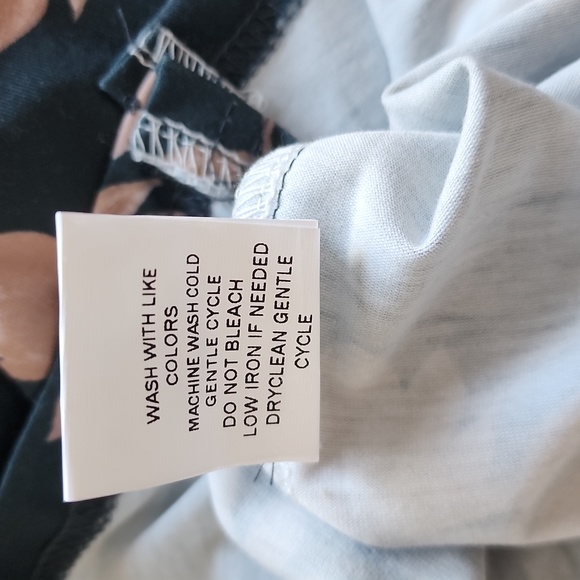 Dress New With Tags - Picture 5 of 7